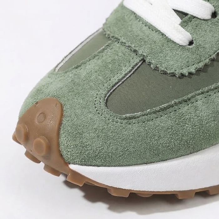 Stridella – Cushioned Retro Platform Sneakers